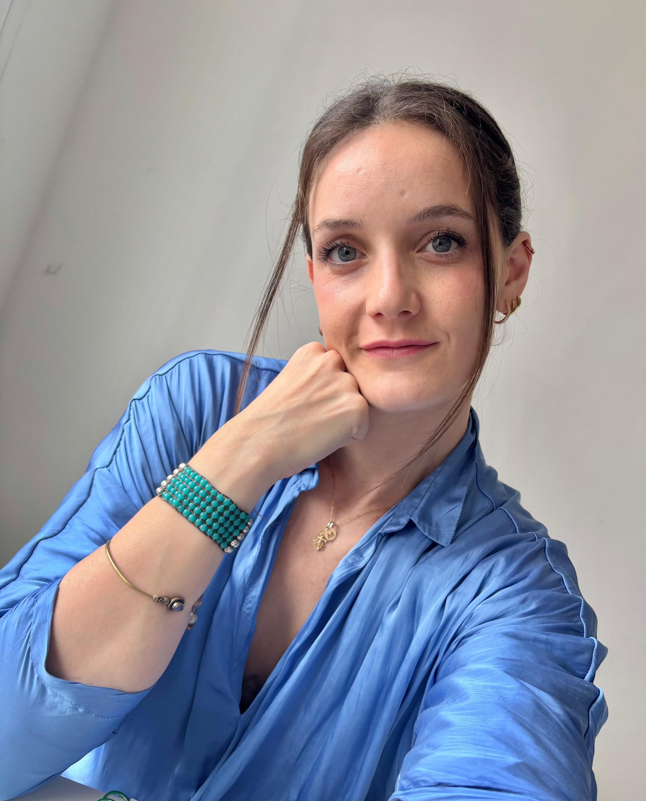 Contacto para reservar cita con psicóloga en Madrid. Atención presencial y online. Resuelve dudas y agenda tu primera sesión de forma sencilla.